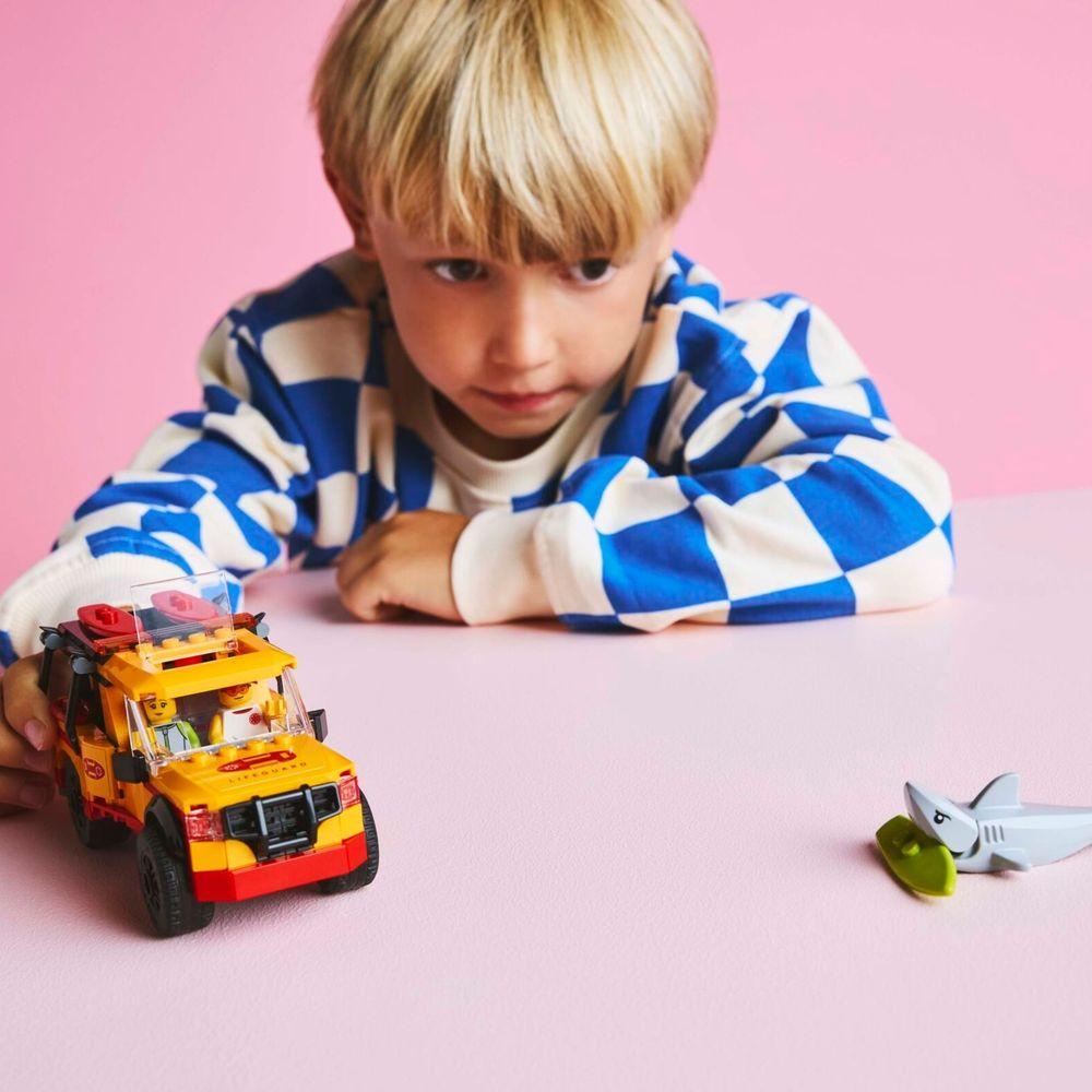 LEGO® City - Caminhão de resgate de praia salva-vidas - 4