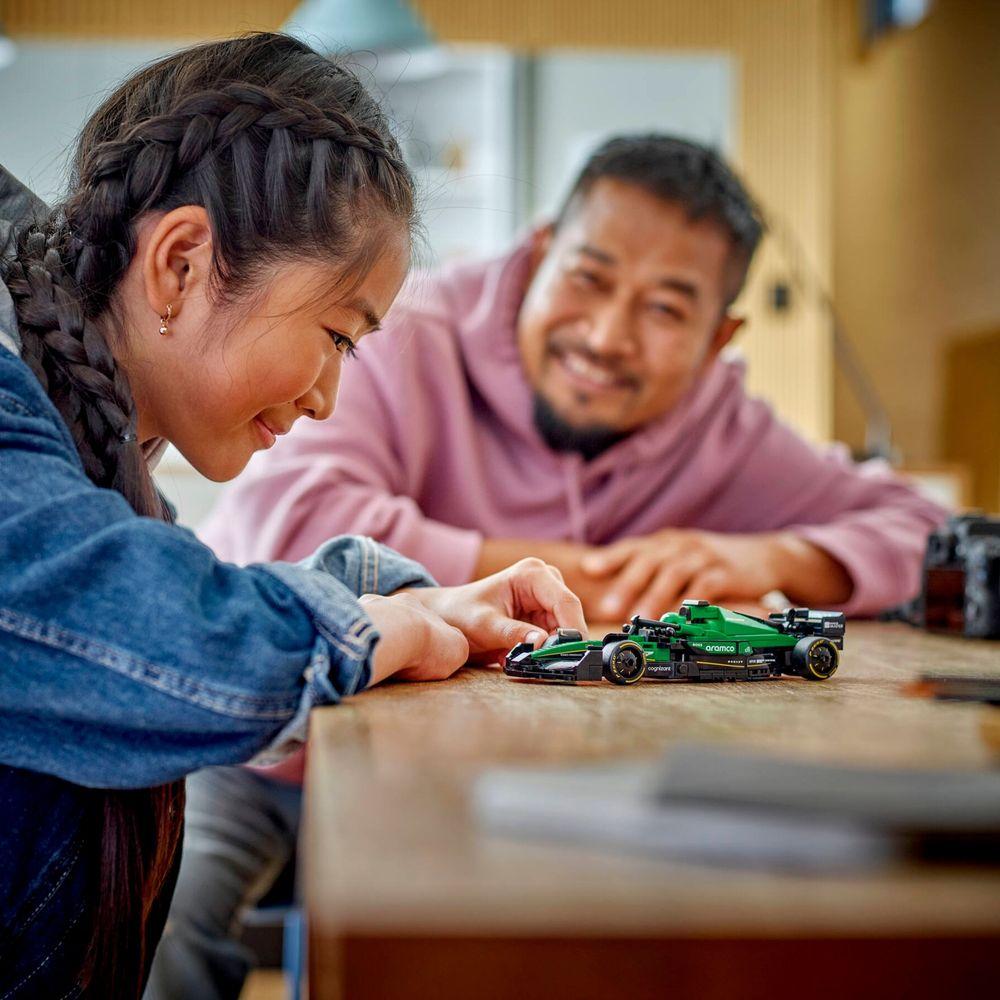 LEGO® Speed Champions - Aston Martin Aramco F1® AMR24 - 5