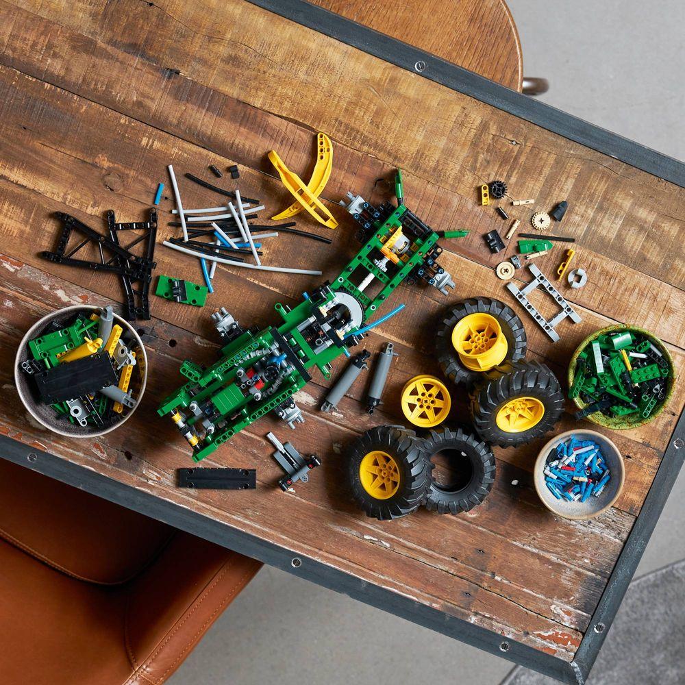 LEGO® Technic™ - Trator Florestal John Deere 948L-II - 5