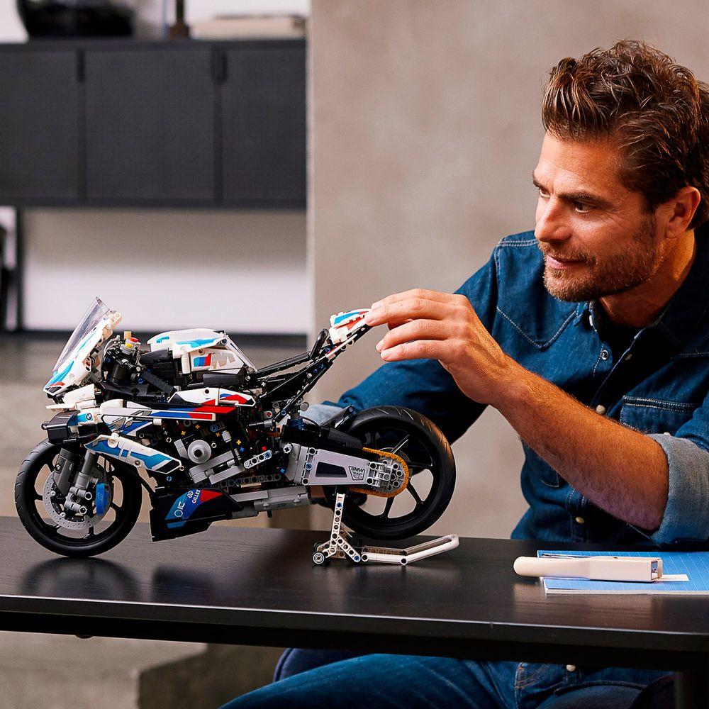 LEGO® Technic™ - BMW M 1000 RR - 5