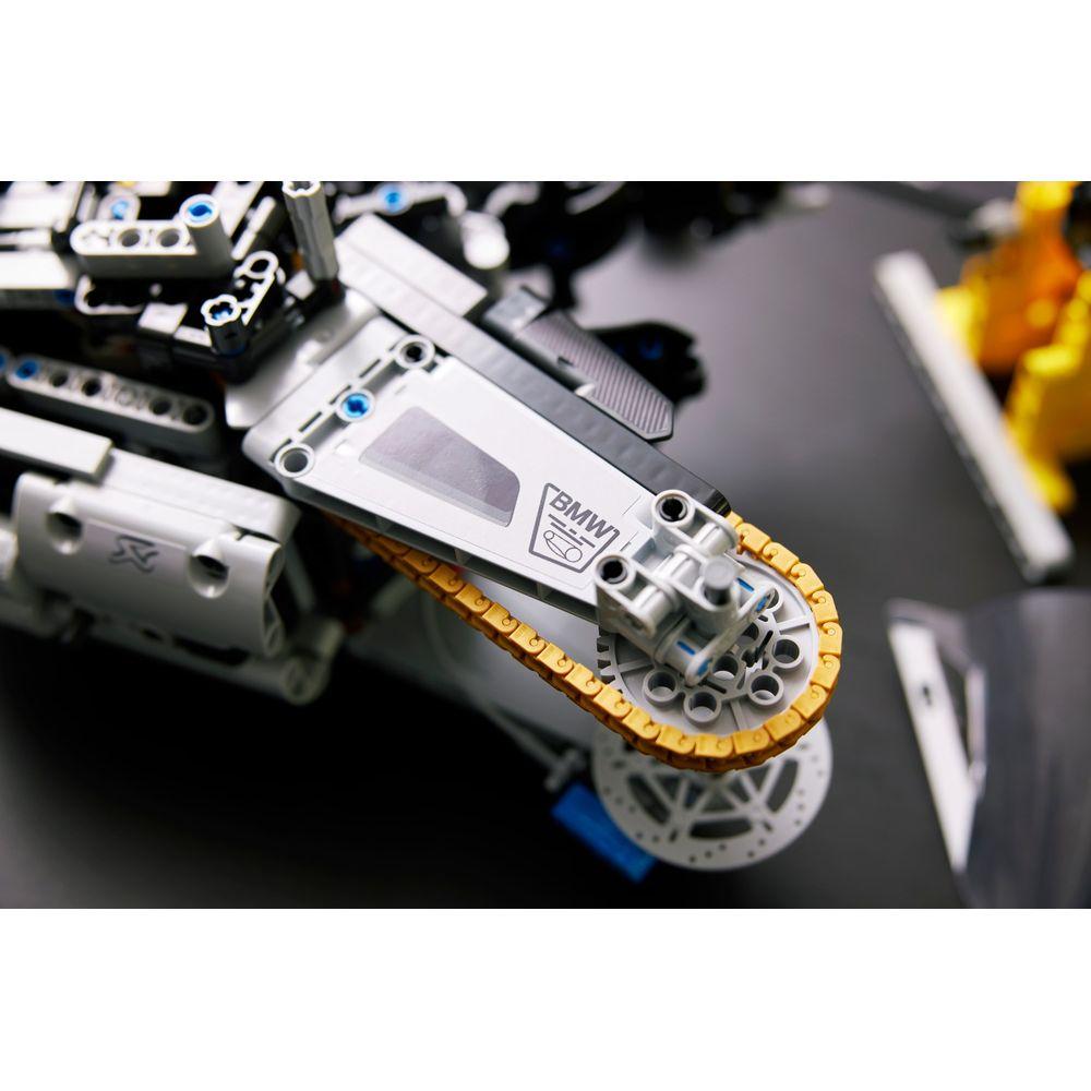 LEGO® Technic™ - BMW M 1000 RR - 10