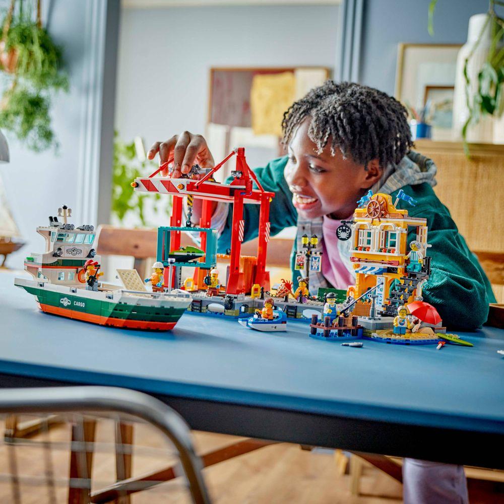 LEGO® City - Porto à beira-mar com navio de carga - 5