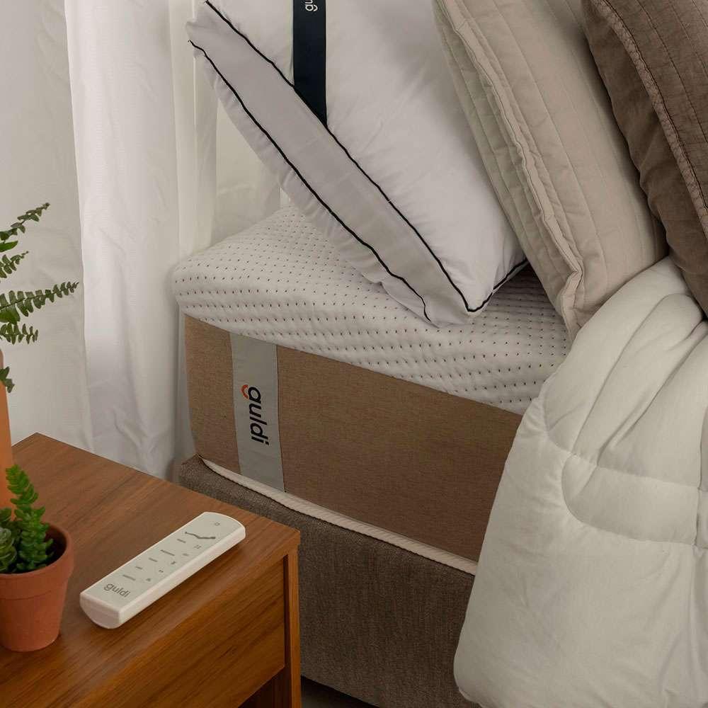 Colchão Solteirão Guldi Comfort com Massageador Quântico Molas Ensacadas (30x96x203) Branco e Bege - 1