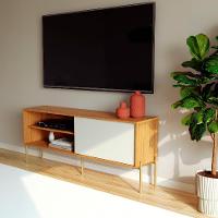 Rack para TV até 60 Polegadas Maelle 100% MDF 1 Porta Freijó e Off White - 1