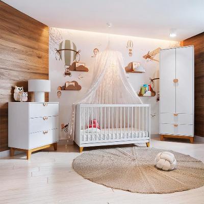 Quarto de Bebê Magia com Berço, Guarda-Roupa e Cômoda 2 Portas 5 Gavetas Branco e Amadeirado