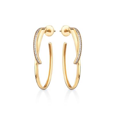 Brinco Meia Argola com Diamantes em Ouro Amarelo 18k