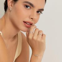 Anel com Zircônias idas em Prata