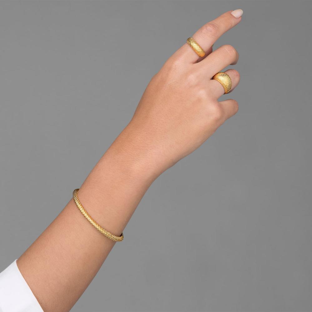 Anel Bombê texturizado Matelassê em Prata 925 com Banho de Ouro Amarelo 18k - 2