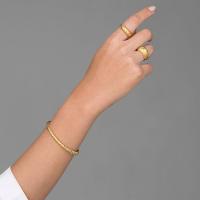 Anel Bombê texturizado Matelassê em Prata 925 com Banho de Ouro Amarelo 18k