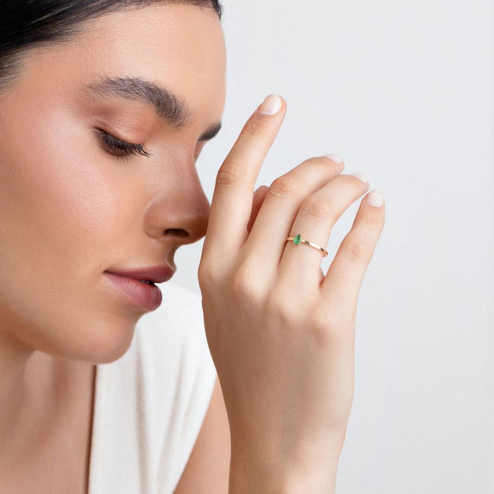Anel em Gota com Esmeralda e Diamantes em Ouro Amarelo 18k - 2