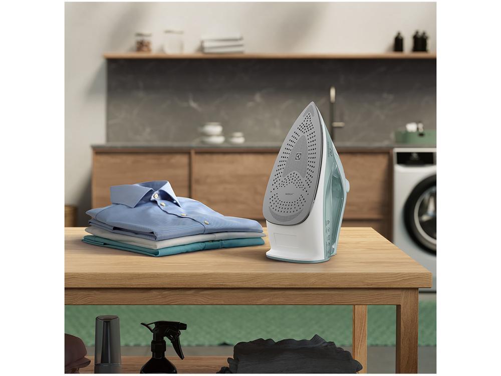 Ferro de Passar Roupa a Vapor e a Seco Electrolux Experience Care ESI51 Verde Claro - 5