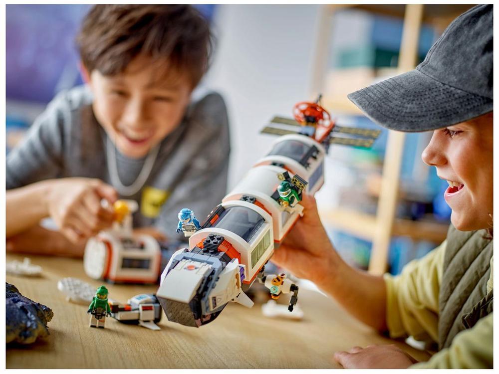 LEGO City Estação Espacial Modular 60433  - 3