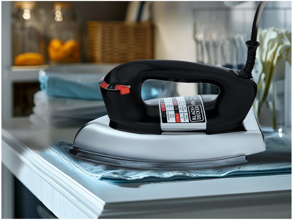 Ferro de Passar Roupa a Seco Black&Decker VFA-1110 Preto - 2