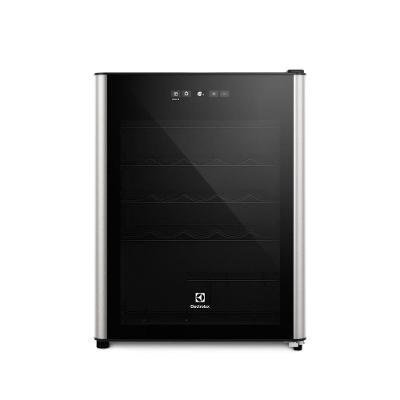 Adega Electrolux 24 Garrafas com Compressor Preta 1 Porta WSF24