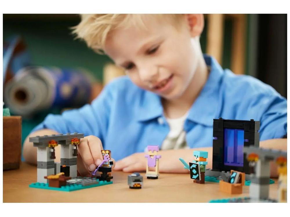 LEGO Minecraft O Arsenal 21252  - 7