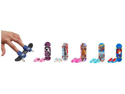 Hot Wheels Veículo de Brinquedo Skateboard com Tênis Variado