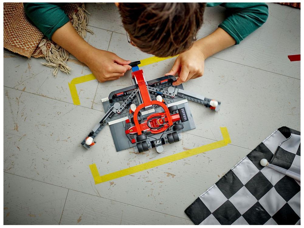 LEGO Pit Stop e Equipe de Box de F1 com Carro da  - 3