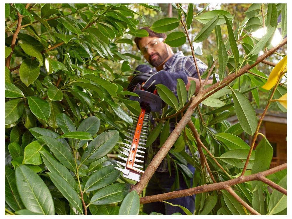 Aparador de Grama Elétrico Black+Decker 400W - 6