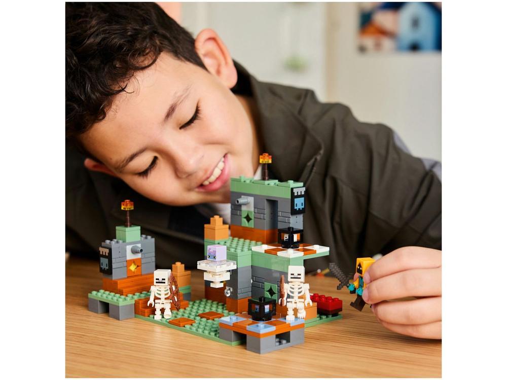 LEGO Minecraft A Câmara do Desafio 21271 322 Peças - 4