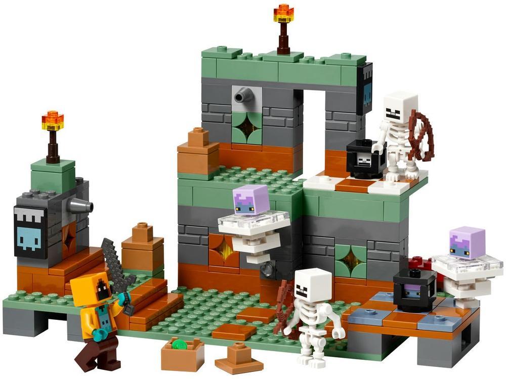 LEGO Minecraft A Câmara do Desafio 21271 322 Peças - 8