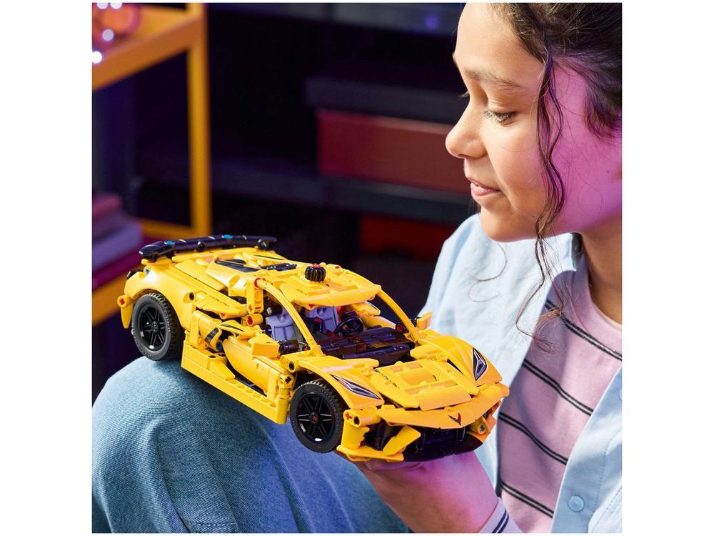 LEGO Technic Chevrolet Corvette Stingray 42205 - 3