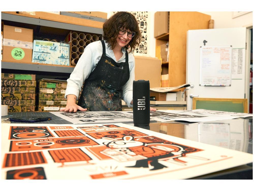 Caixa de Som JBL Flip 7 JBLFLIP7BLKBR Bluetooth Amplificada Portátil IP68 25W RMS - 5