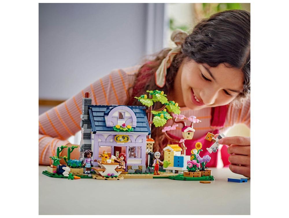LEGO Casa e Jardim de Flores dos Apicultores 42669 - 3