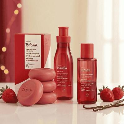Kit Natura Morango e Baunilha Dourada: Óleo Corporal 120ml + Sabonetes 5un + Body Splash 200ml