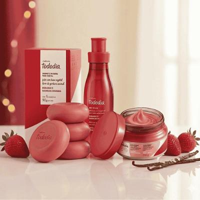 Kit Natura Morango e Baunilha Dourada: Merengue 250g + Sabonetes 5un + Body Splash 200ml
