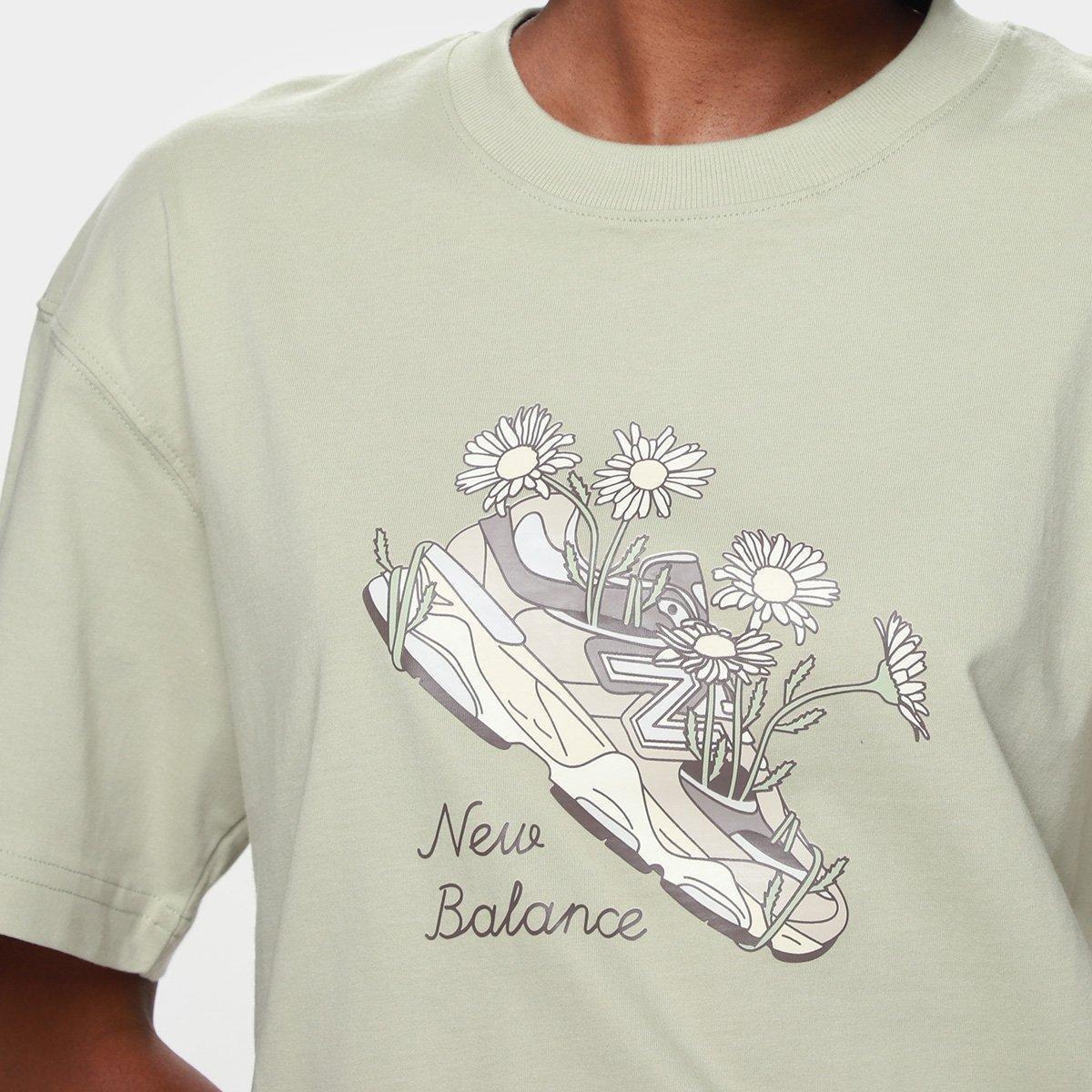 Camiseta New Balance Flower Shoe Feminina - 3