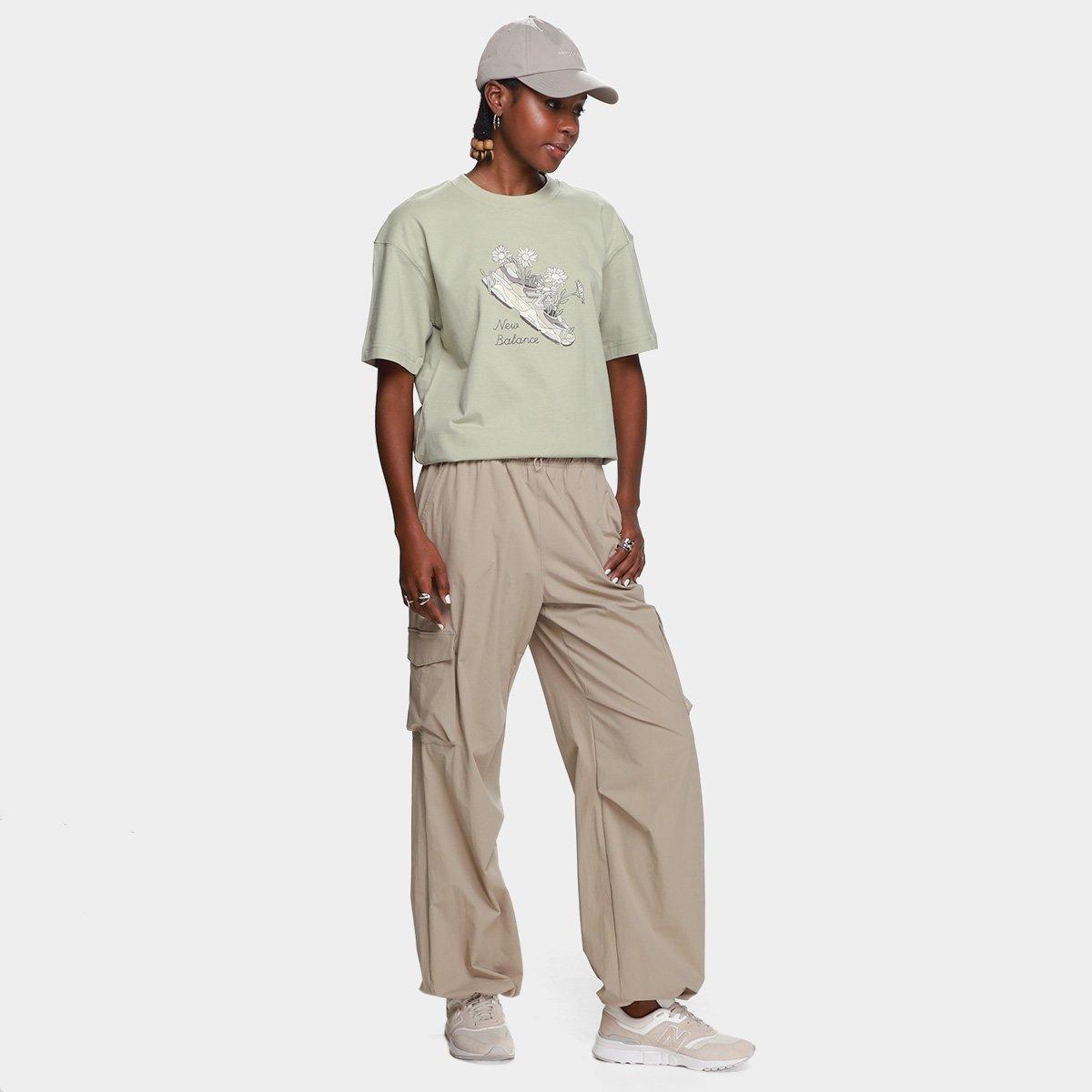 Camiseta New Balance Flower Shoe Feminina - 4