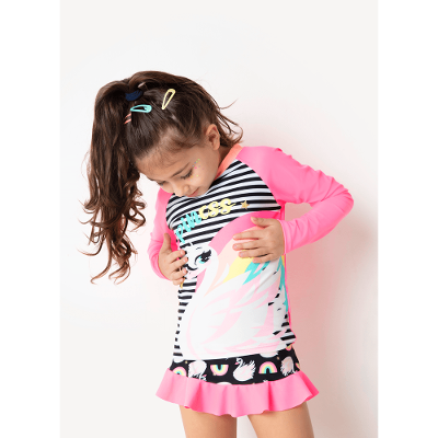 Camiseta Praia com Proteção Solar Menina Cisne Rainbow