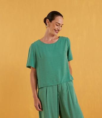 Blusa em Viscose com Gola Redonda e Manga Curta