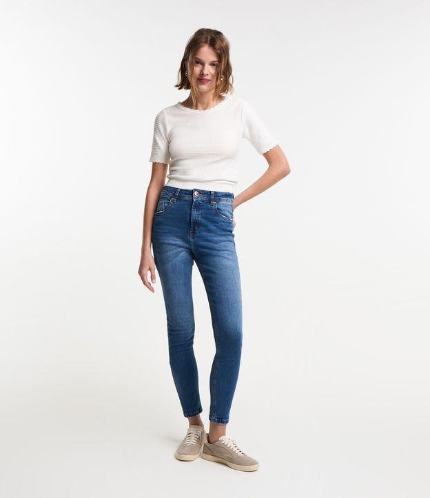 Calça Skinny Jeans com Cintura Alta e Puídos nos Bolsos - 3