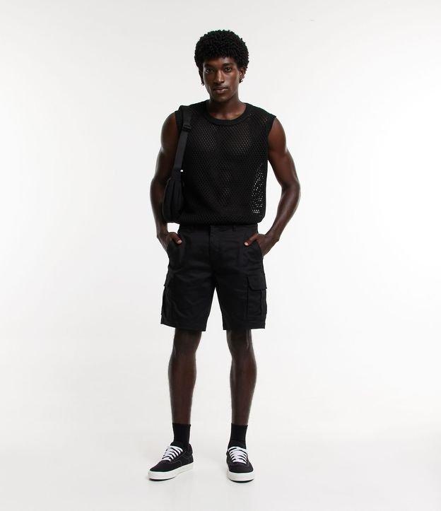 Bermuda Cargo em Sarja com Bolsos Laterais - 1