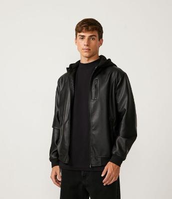 Jaqueta com Capuz e Fechamento Frontal