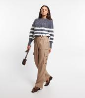 Calça Reta em Material Sintético com Bolsos Laterais - 2