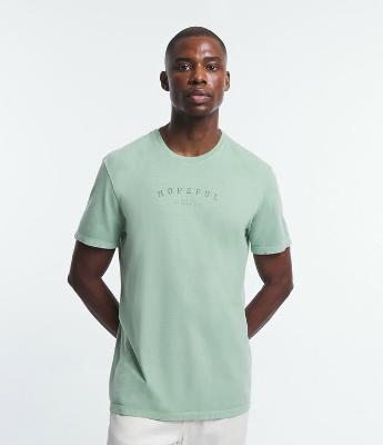 Camiseta Comfort em Meia Malha com Lettering Hopeful