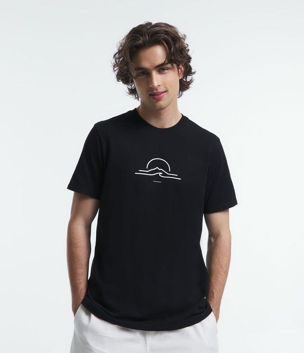 Camiseta Regular em Algodão com Estampa de Sol e Mar em Relevo - 1
