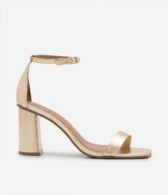 Sandália com Salto Alto Grosso