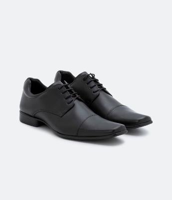 Sapato em Couro com Bico Quadrado e Cadarço