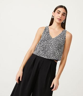 Blusa Curta com Estampa de Coração e Detalhe em Botão