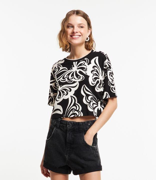 Blusa Cropped Manga Curta em Crepe com Borboletas Estampadas - 1