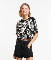 Blusa Cropped Manga Curta em Crepe com Borboletas Estampadas - 1