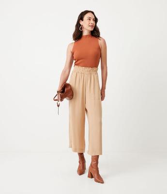 Calça Pantacourt com Elástico no Cós e Bolsos Quadrados