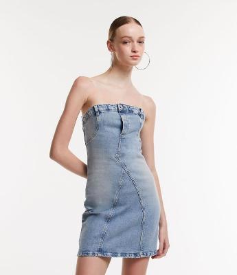 Vestido Curto Jeans Tomara que Caia com Recortes e Zíper Lateral