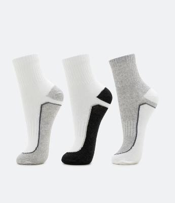 Kit 03 Pares de Meia Cano Médio em Algodão com Detalhes Contrastantes