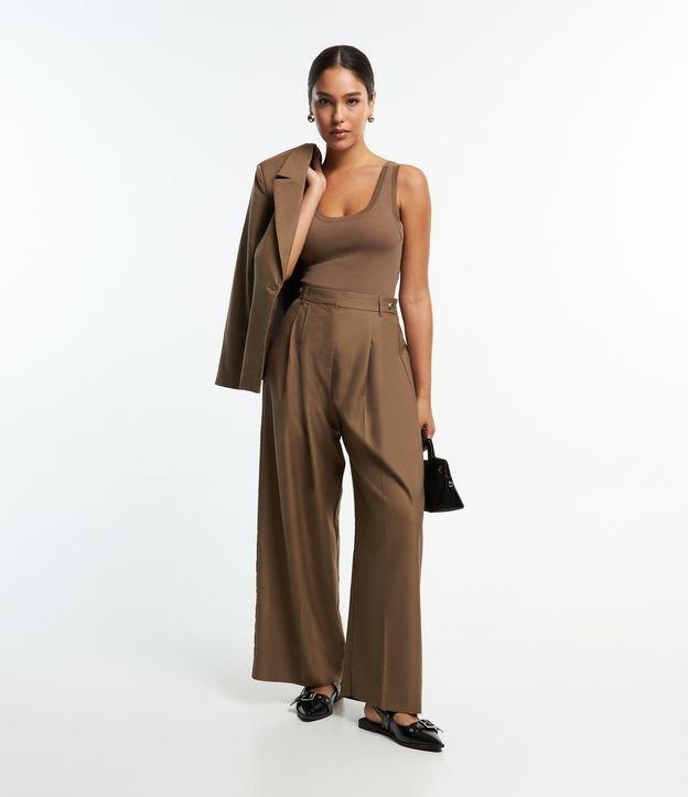 Calça Wide Leg Alfaiatada com Pregas e Botões Laterais - 1