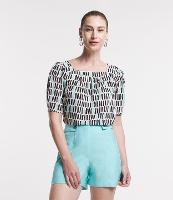 Blusa Manga Bufante em Crepe com Estampa Geométrica Irregular - 1