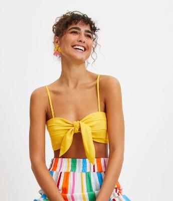 Blusa Cropped em Linho com Amarração no Busto e Lastex nas Costas